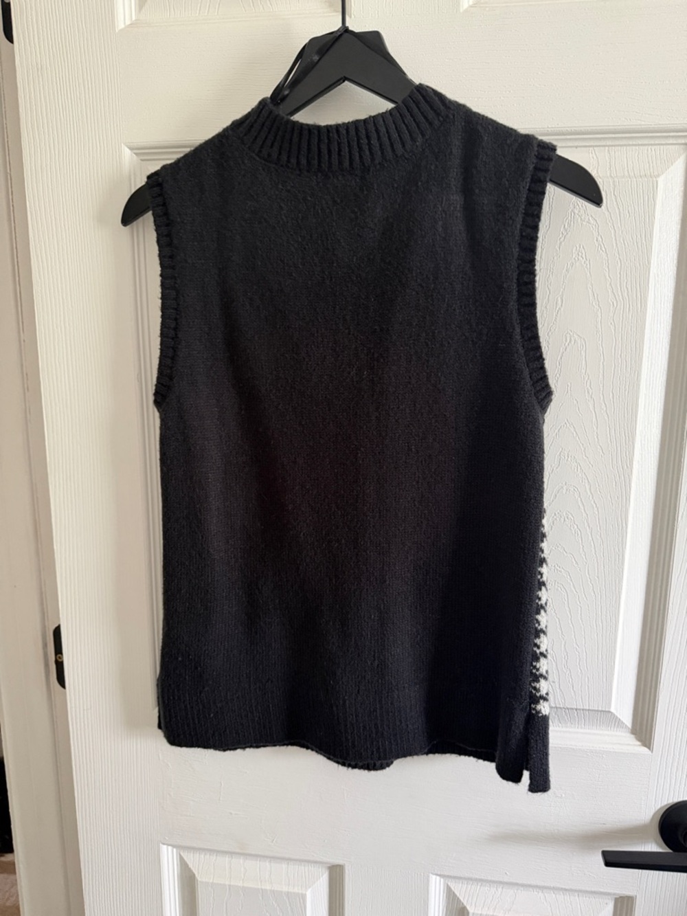 wild fable Black & White Houndstooth V-Neck Sweater Vest - Picture 7 of 10